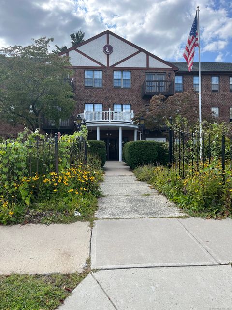 Photo of 45 Highland Street #APT 112, West Hartford, CT 06119 (MLS # 24125739)