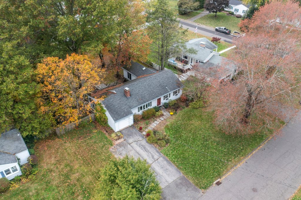 Photo of 107 Orchard Lane, Watertown, CT 06795 (MLS # 24133171)