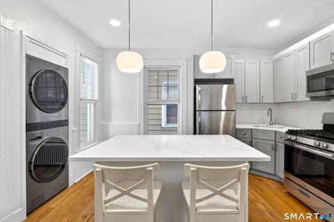 Multifamily For Rent - 52 Edwards Street #1<br/> New Haven, CT 06511