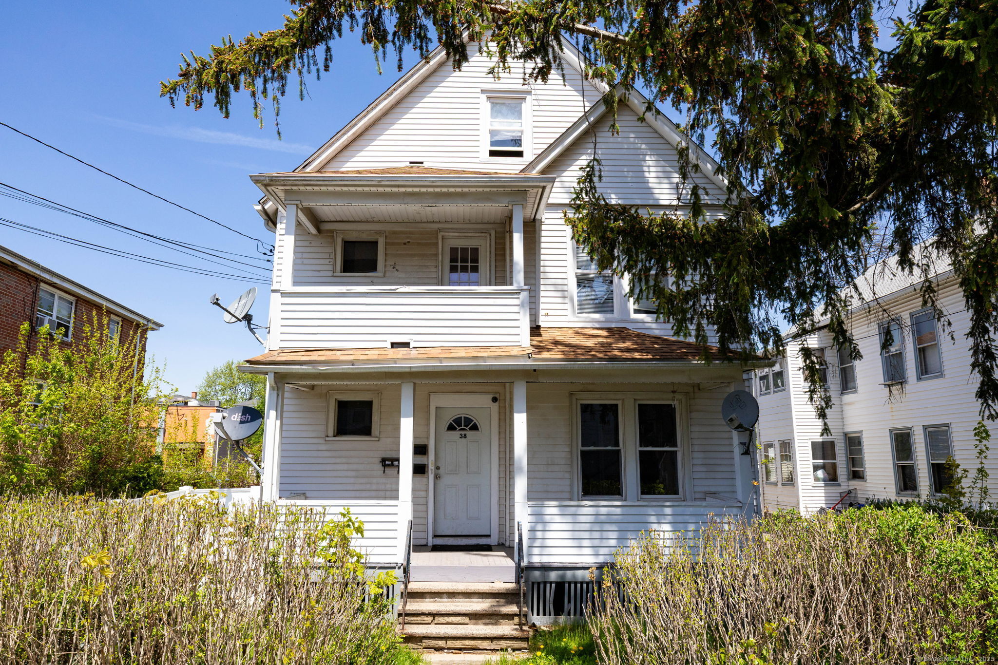 Property for Sale at Otis Street, Hartford, Connecticut - Bedrooms: 6 
Bathrooms: 3 
Rooms: 12  - $349,999