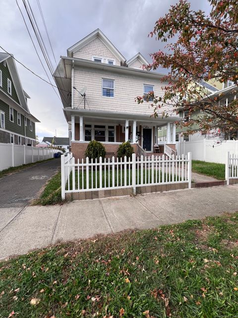 Photo of 1872 North Avenue, Bridgeport, CT 06604 (MLS # 24135950)