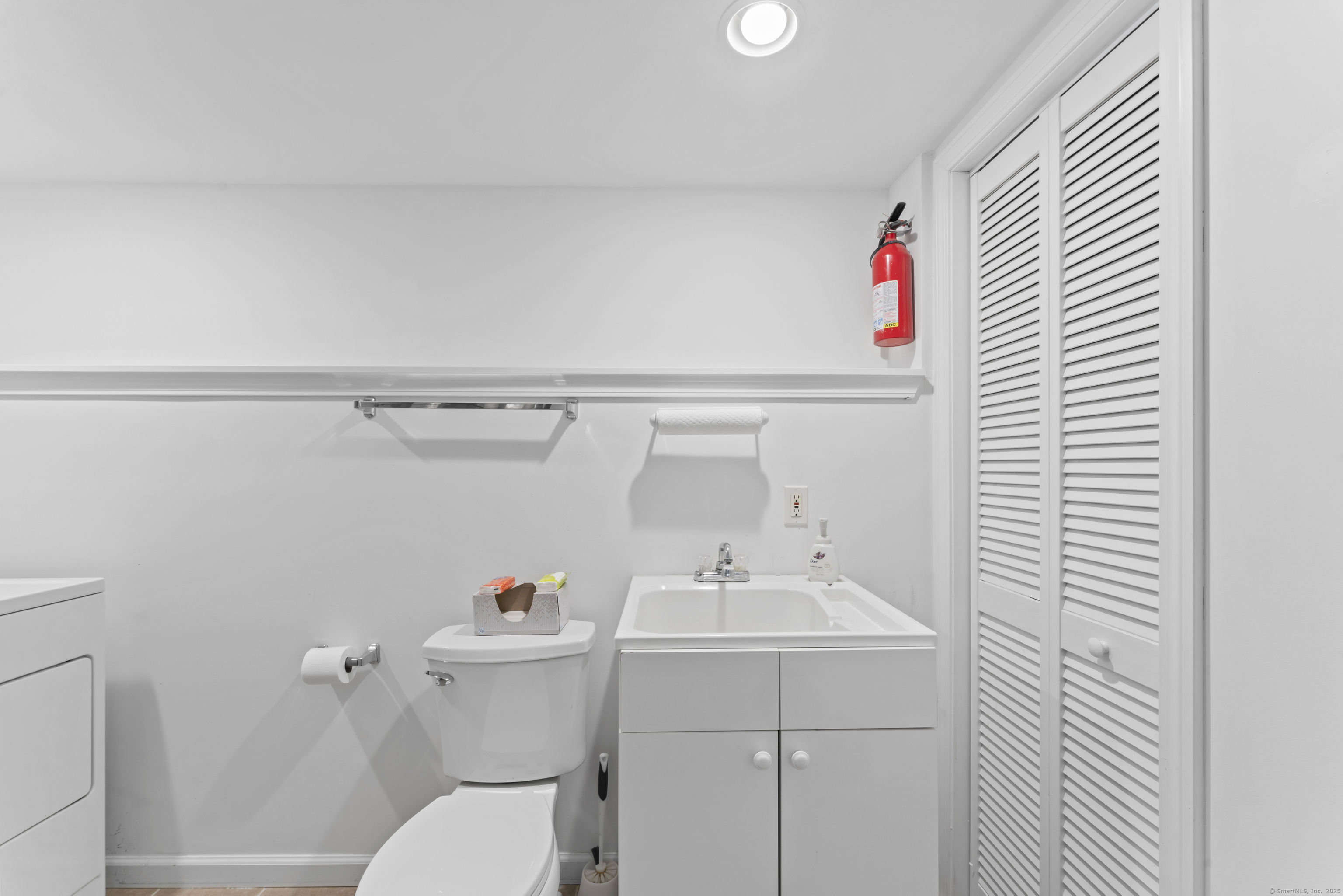 56 Pembroke Road #APT 11, Danbury, Connecticut image 9