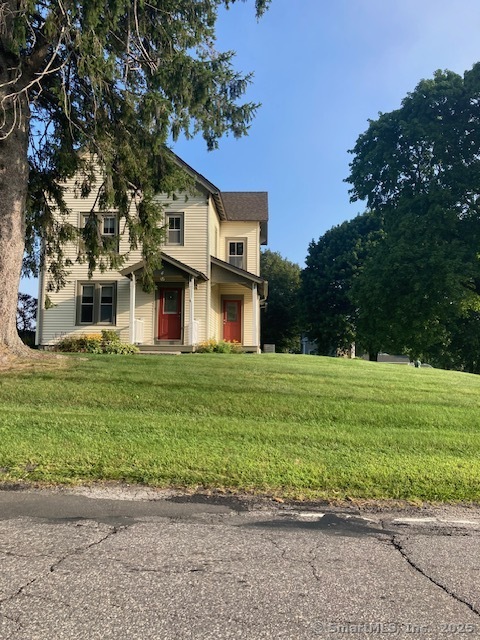 West Street A, Morris, Connecticut - 1 Bedrooms  
2 Bathrooms  
3 Rooms - 
