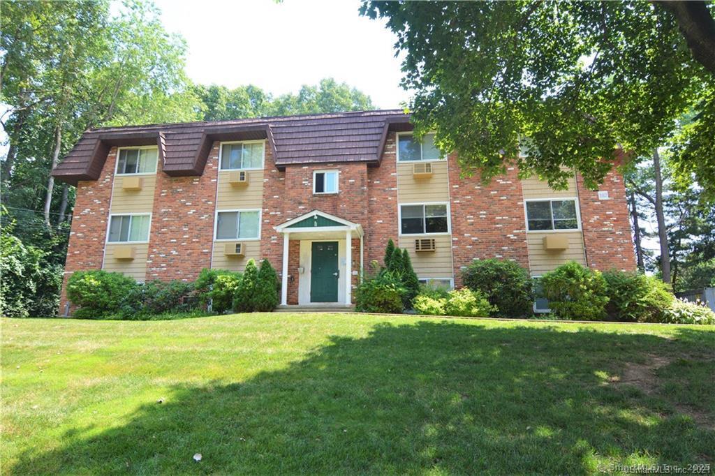 Scott Road 1-D, Waterbury, Connecticut - 1 Bedrooms  
1 Bathrooms  
3 Rooms - 