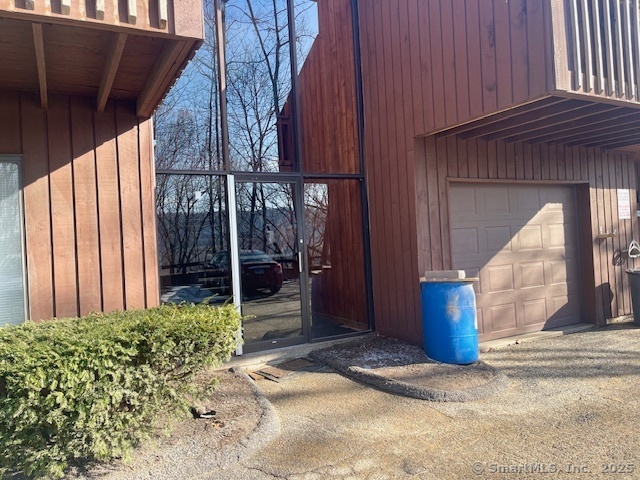 Fairfield Avenue D2, Danbury, Connecticut - 2 Bedrooms  
2 Bathrooms  
4 Rooms - 