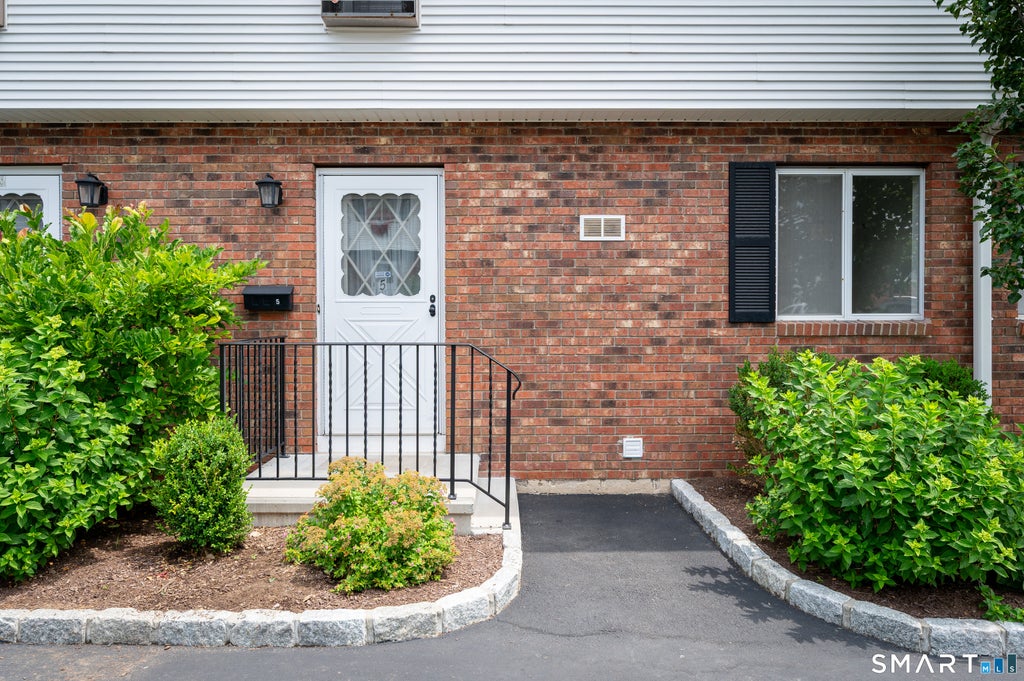 Photo of 44 Cerretta Street #5, Stamford, CT 06907 (MLS # 24189979)