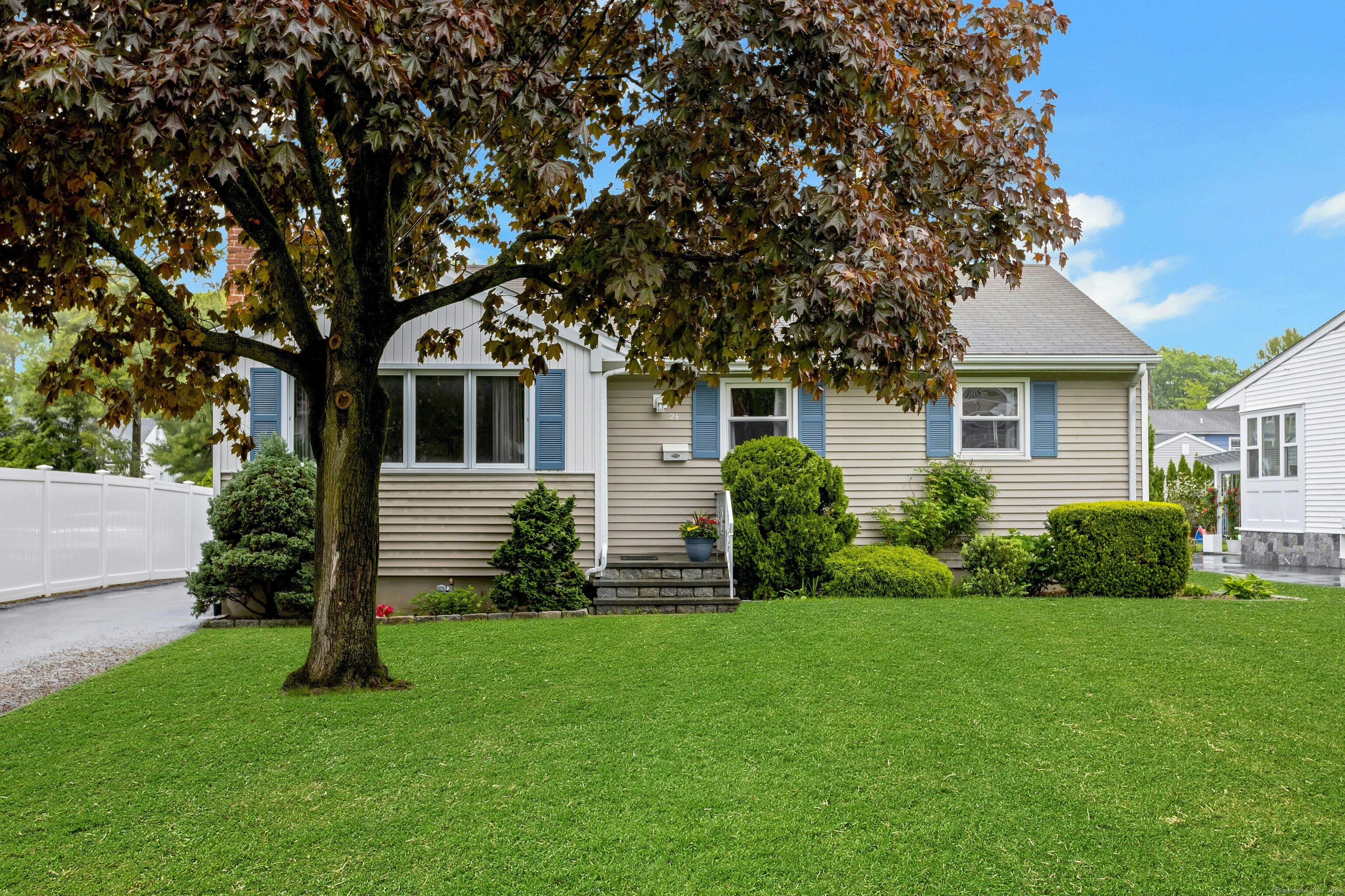24 Newfield Court, Stamford, Connecticut image 2
