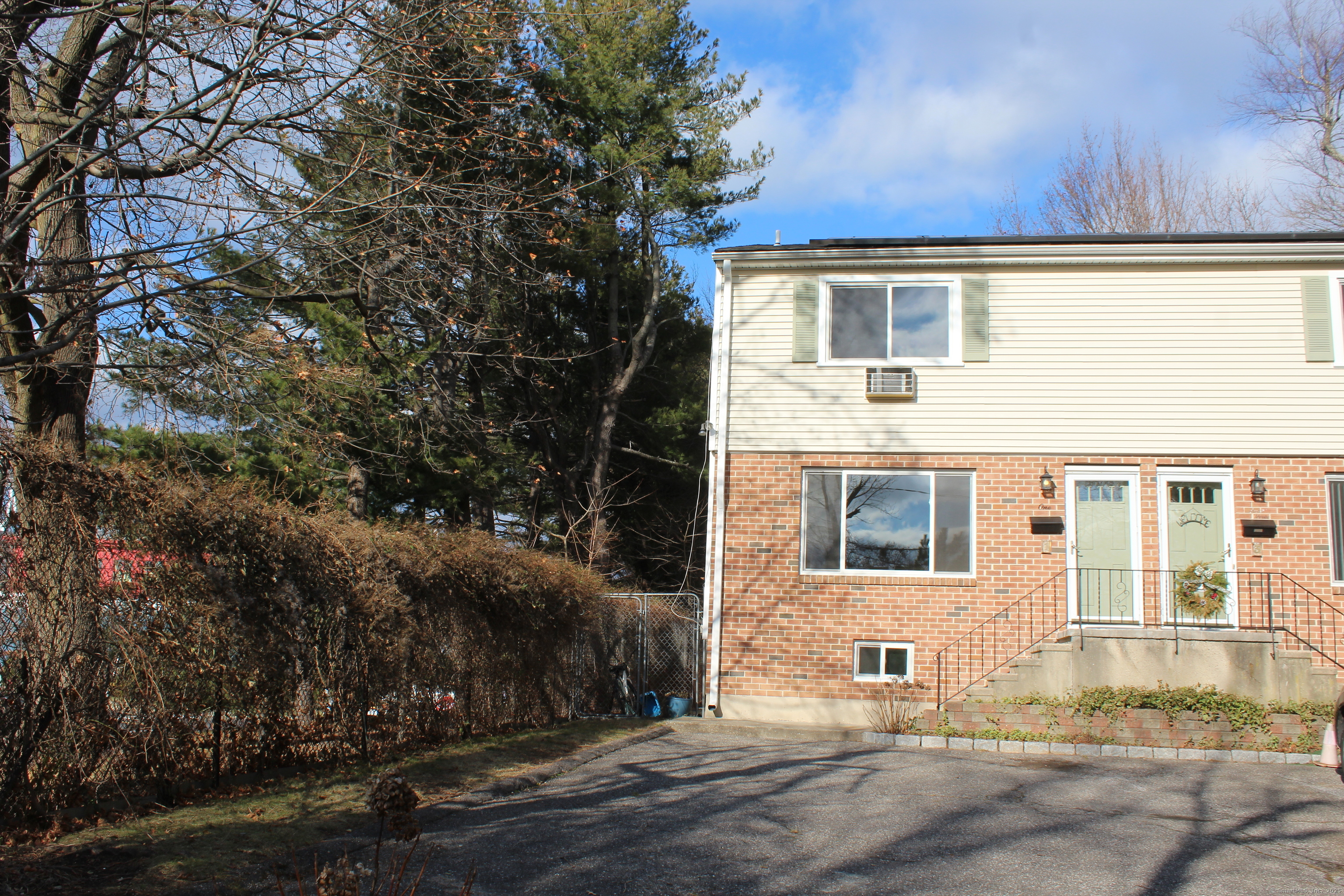 Rental Property at 2 Palmer Avenue 1, Stamford, Connecticut - Bedrooms: 2 
Bathrooms: 2 
Rooms: 6  - $3,800 MO.