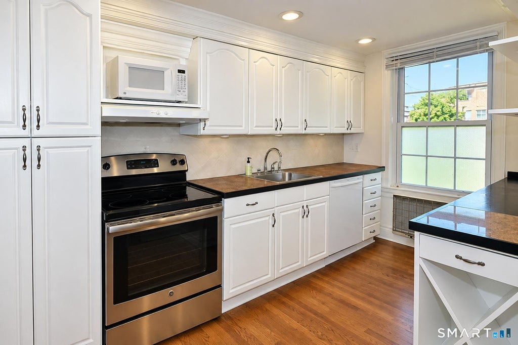 Photo of 833 Summer Street #3B, Stamford, CT 06901 (MLS # 24212761)