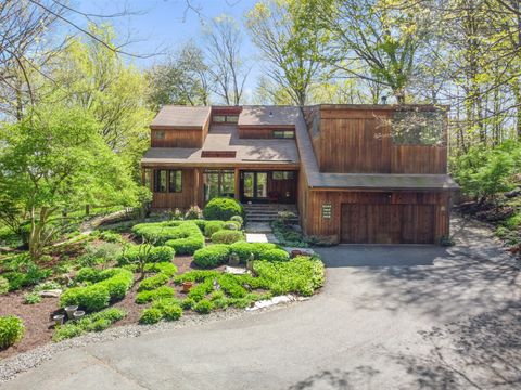 Photo of 28 Delaware Road, Easton, CT 06612 (MLS # 24130388)