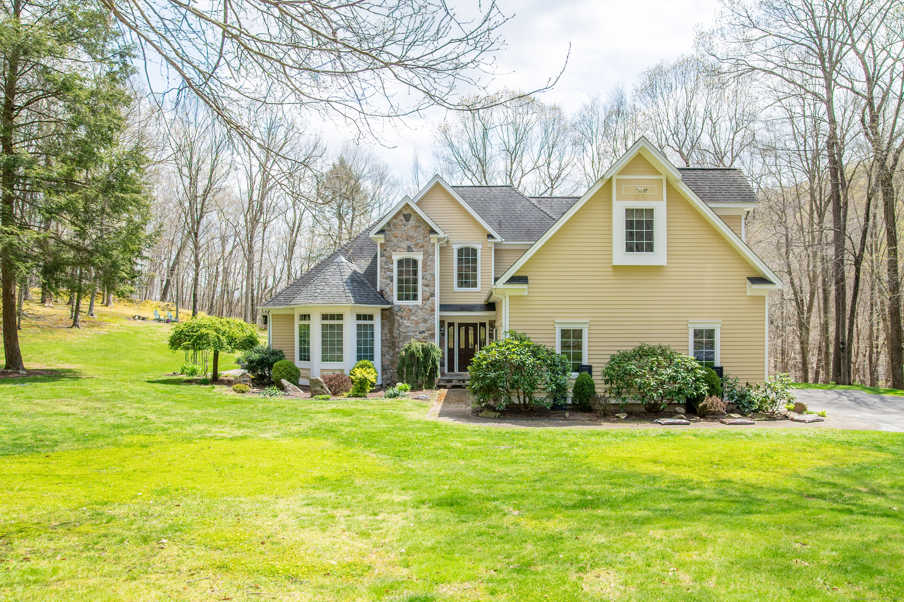 Property for Sale at 6 Rodney Lane, New Milford, Connecticut - Bedrooms: 4 
Bathrooms: 3 
Rooms: 8  - $695,000