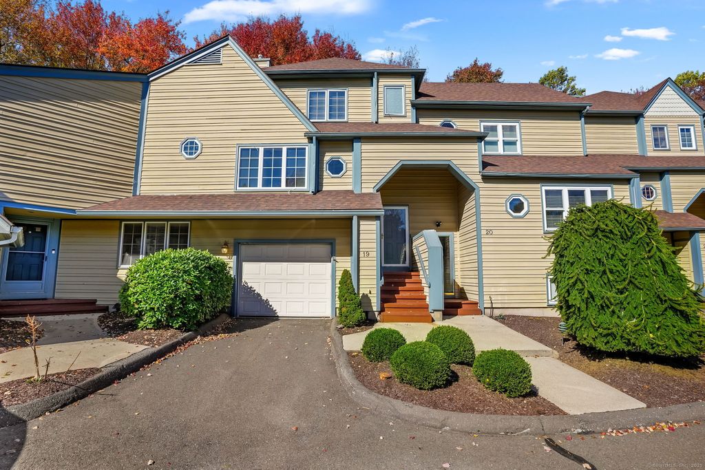 Photo of 19 L Hermitage Drive #19, Shelton, CT 06484 (MLS # 24134661)