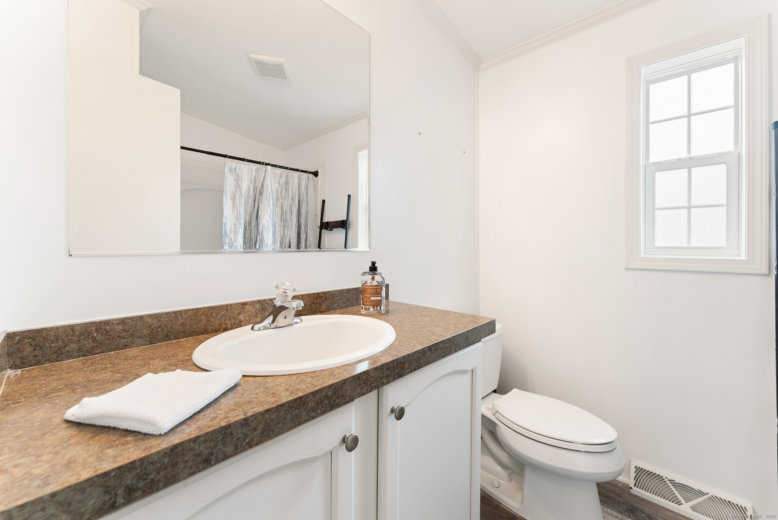 16 Grove Street, East Windsor, Connecticut image 23