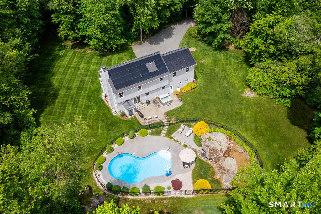 2 Hollow Brook Road