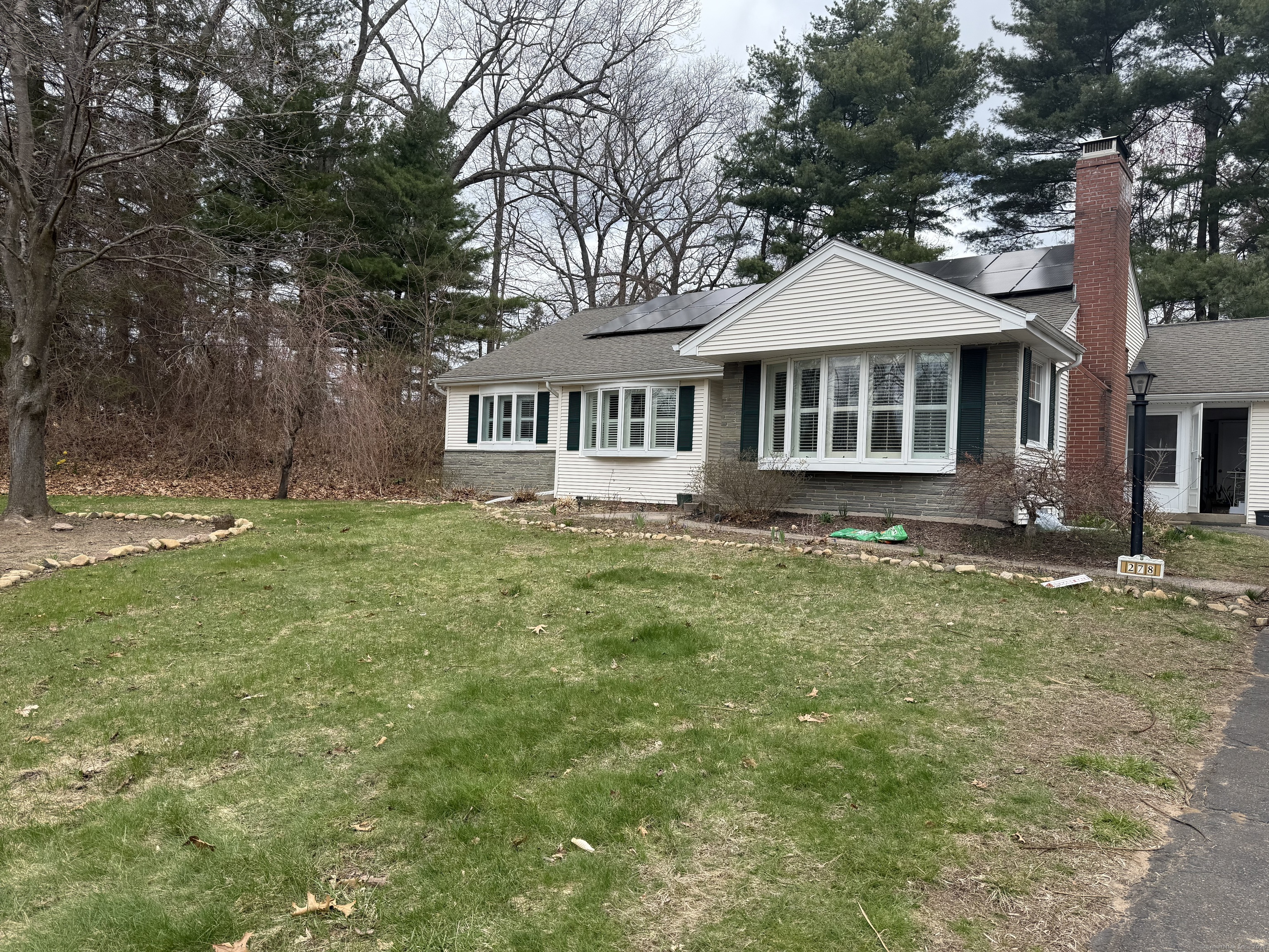 Dudley Town Road, Windsor, Connecticut - 3 Bedrooms  
2 Bathrooms  
5 Rooms - 