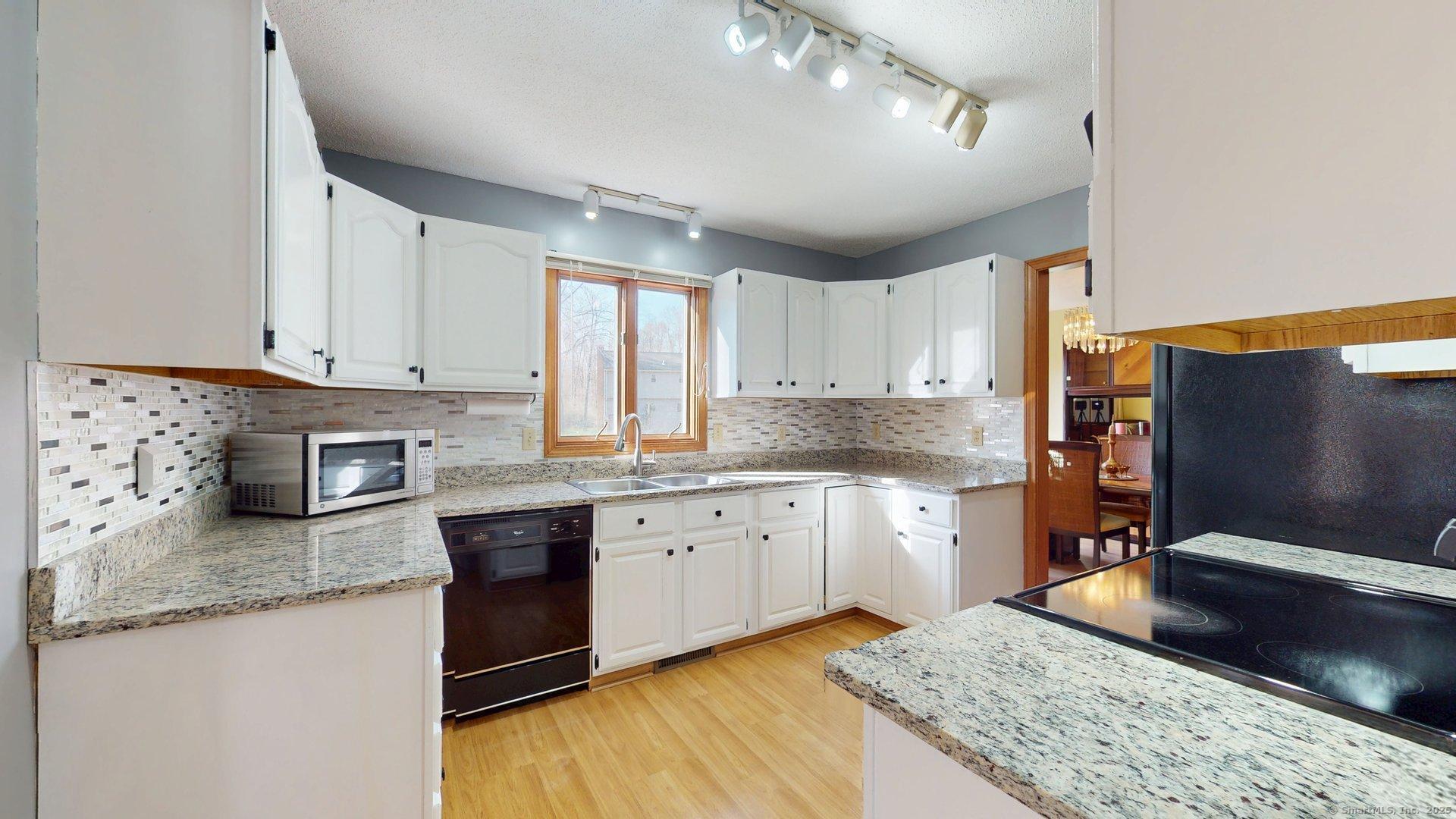 103 Carriage House #103, Enfield, Connecticut image 3