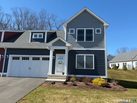 Condo For Sale - 40 Lombard Circle #40<br/> North Haven, CT 06473