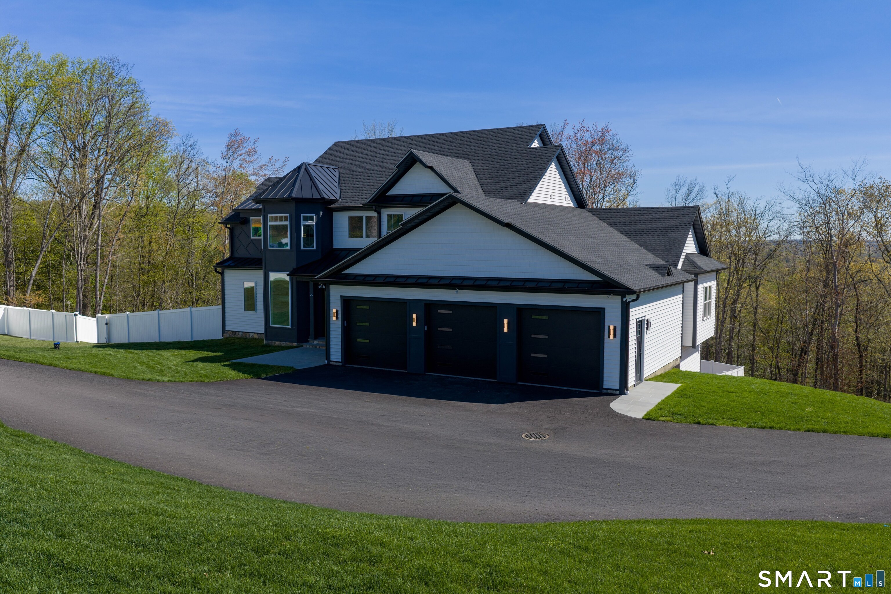 25 Hunting Ridge Road