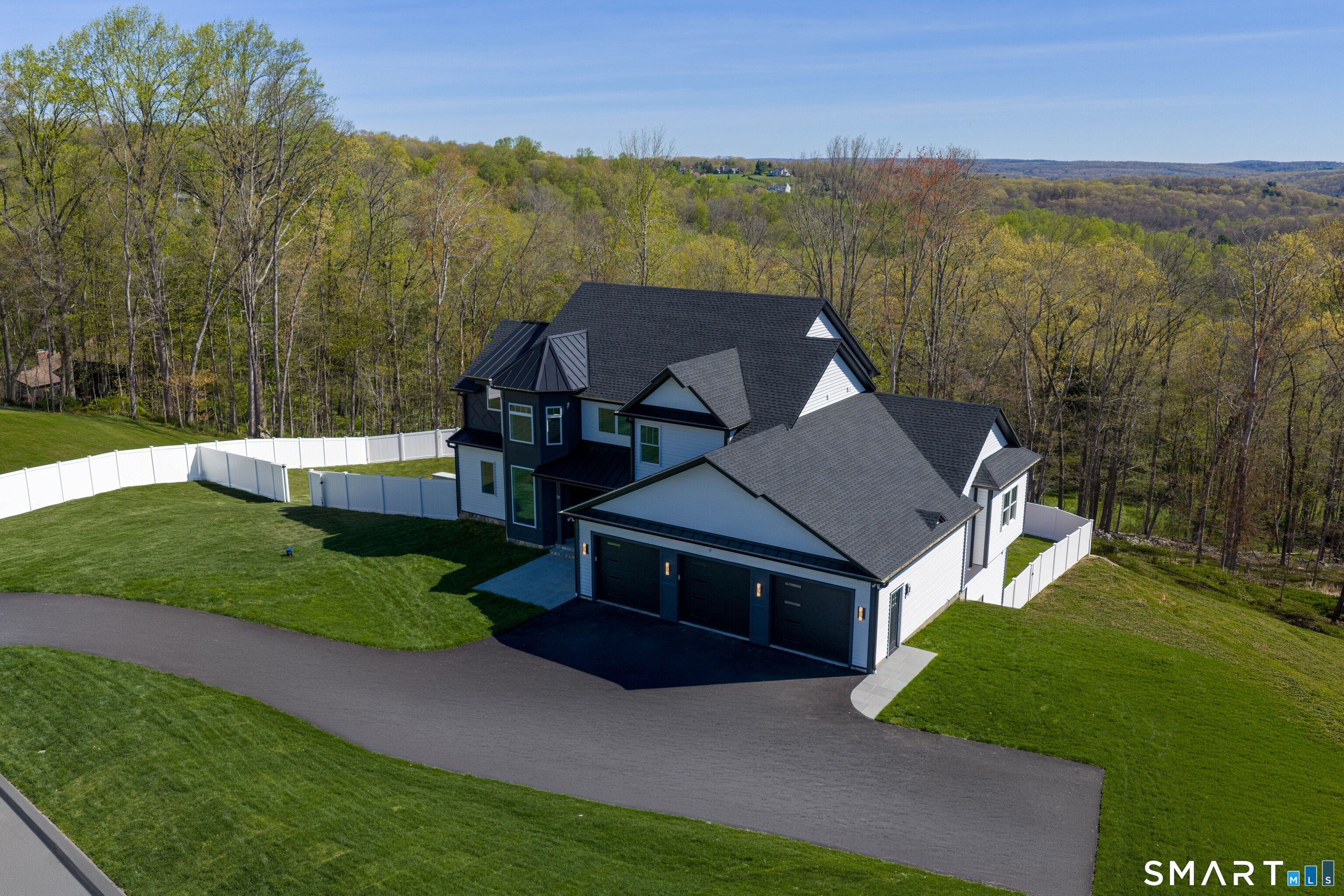 25 Hunting Ridge Road