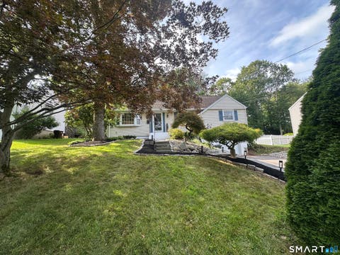 Homes For Sale - 117 Hyde Road<br/> West Hartford, CT 06117