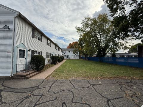 Tiny photo for 633 Center Street #APT A, Manchester, CT 06040 (MLS # 24133843)