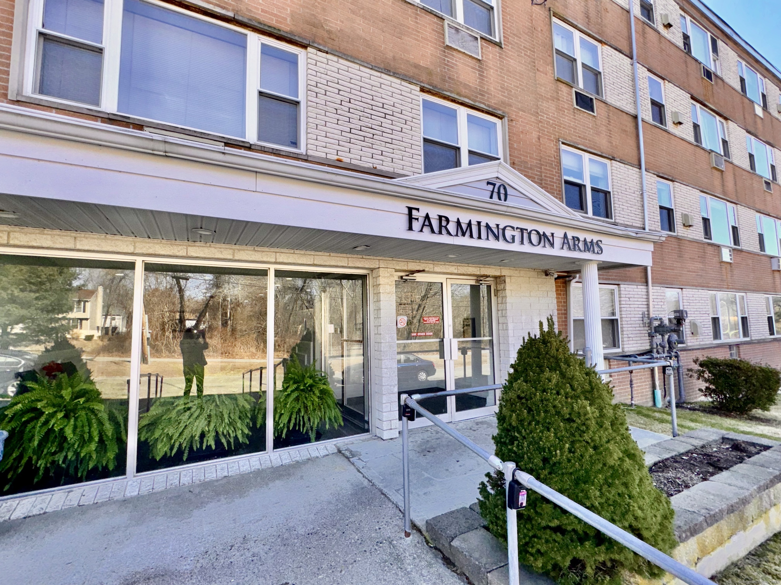 Farmington Avenue 2K, New London, Connecticut - 1 Bedrooms  
1 Bathrooms  
3 Rooms - 