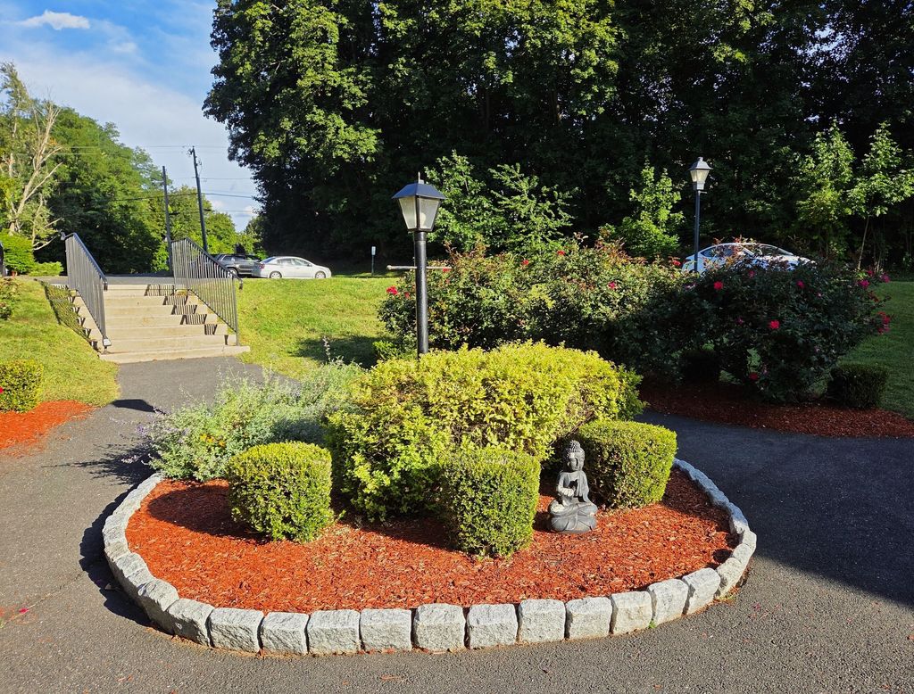 Photo of 26 Prospect Street #APT 17, Manchester, CT 06040 (MLS # 24134838)