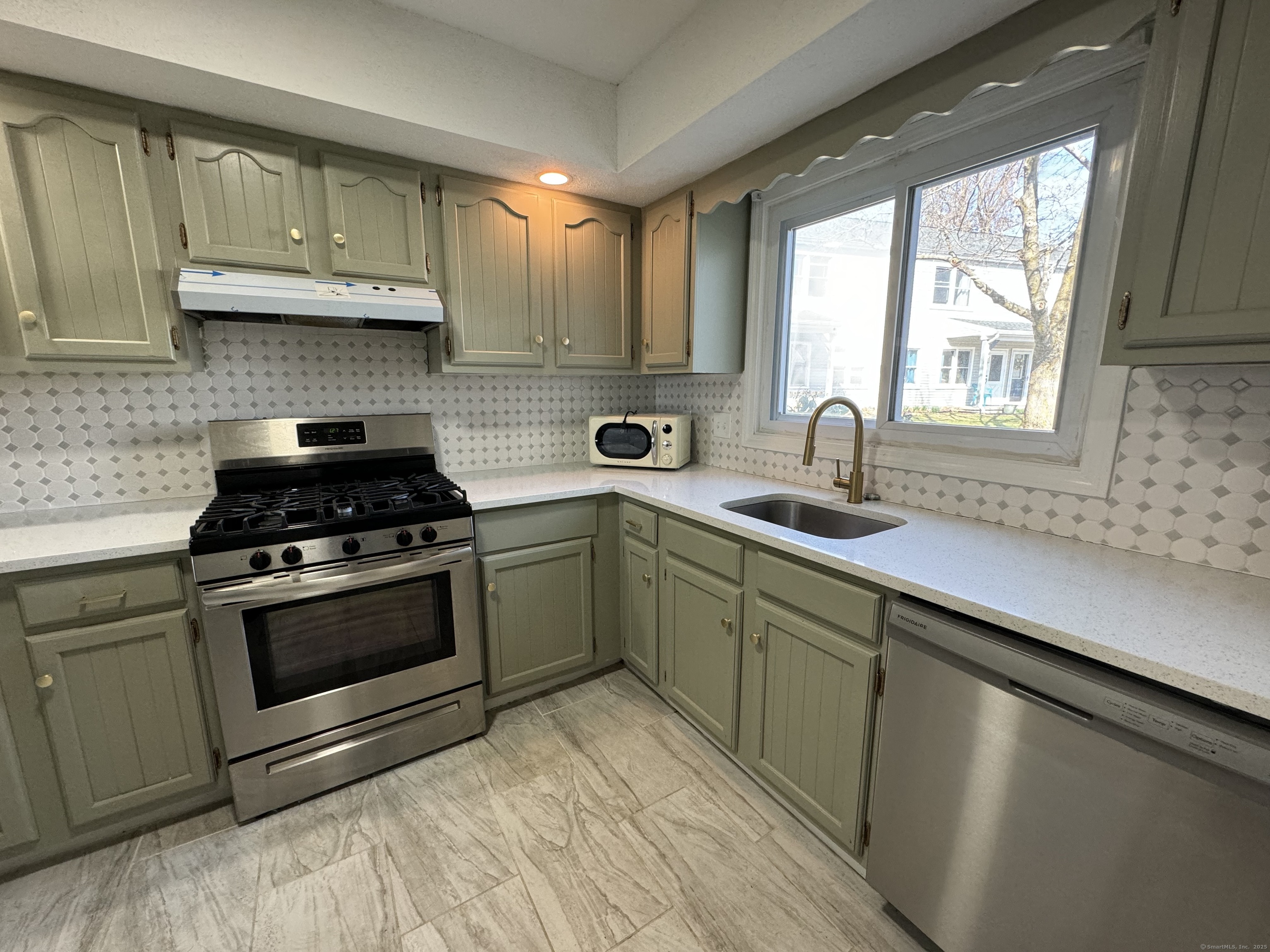 Rental Property at East Main Street 14, Branford, Connecticut - Bedrooms: 2 
Bathrooms: 2 
Rooms: 4  - $2,600 MO.