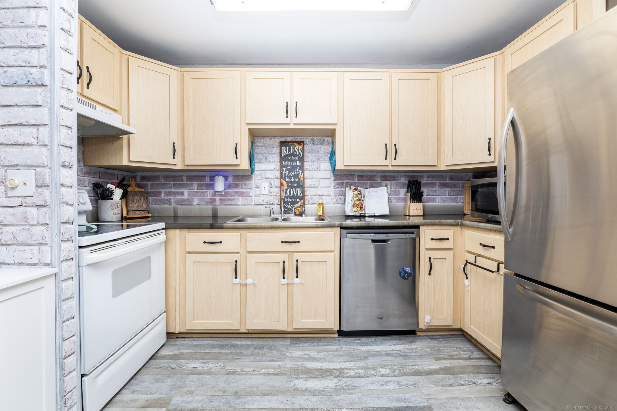 50 East Hill Road APT 3K
