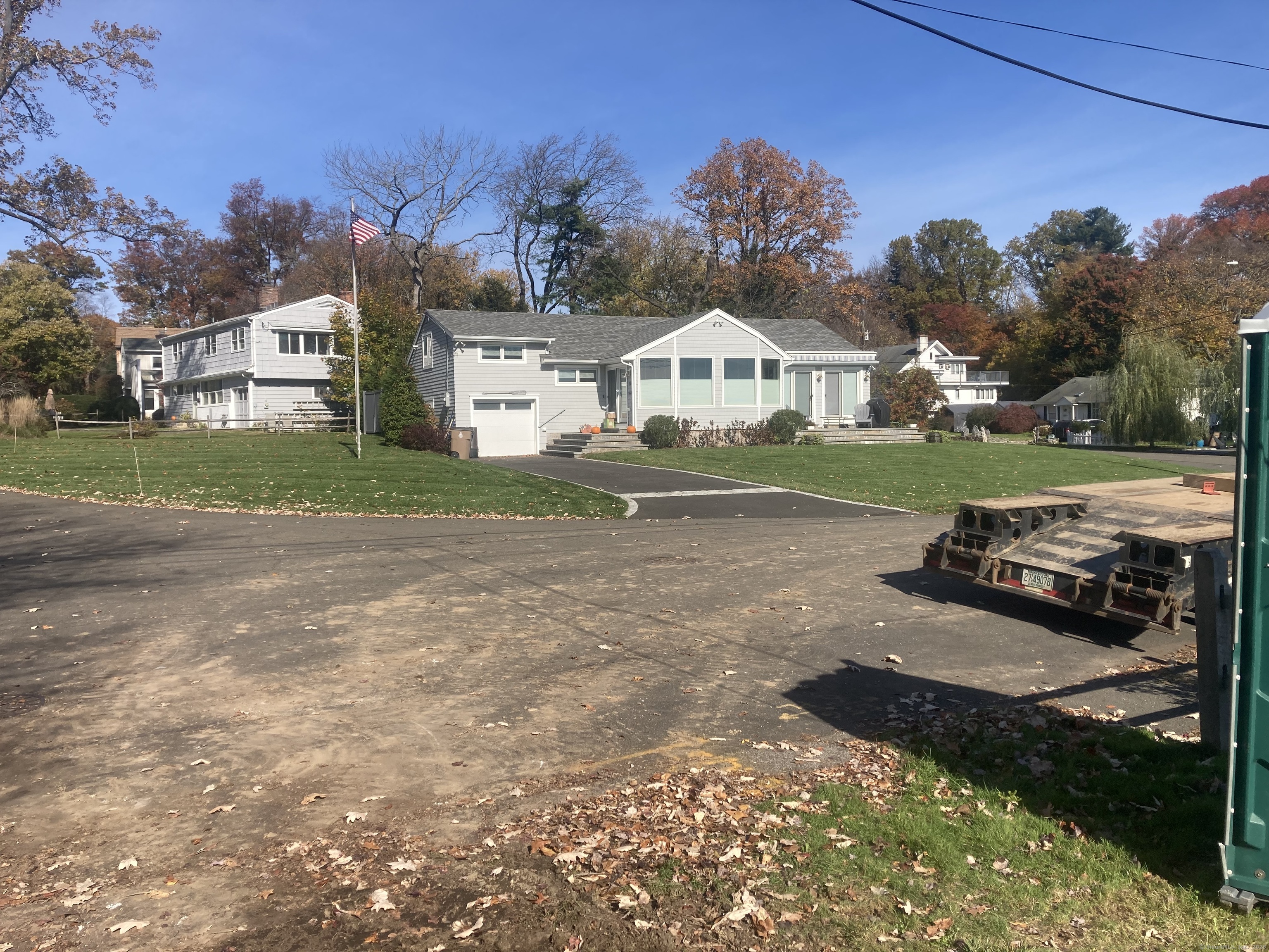 Beach View Drive, Stamford, Connecticut - 4 Bedrooms  
2 Bathrooms  
5 Rooms - 