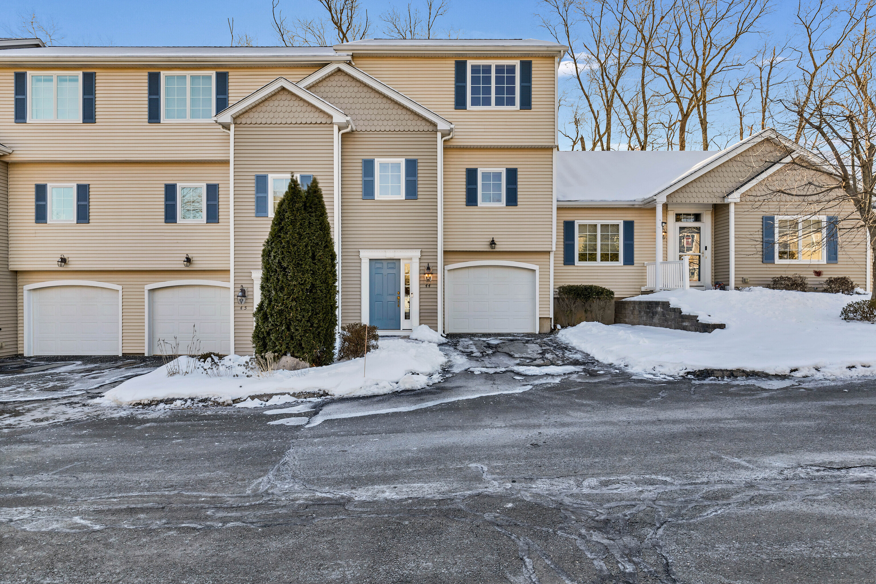 Property for Sale at Hartford Turnpike 44, Vernon, Connecticut - Bedrooms: 2 
Bathrooms: 3 
Rooms: 4  - $324,900