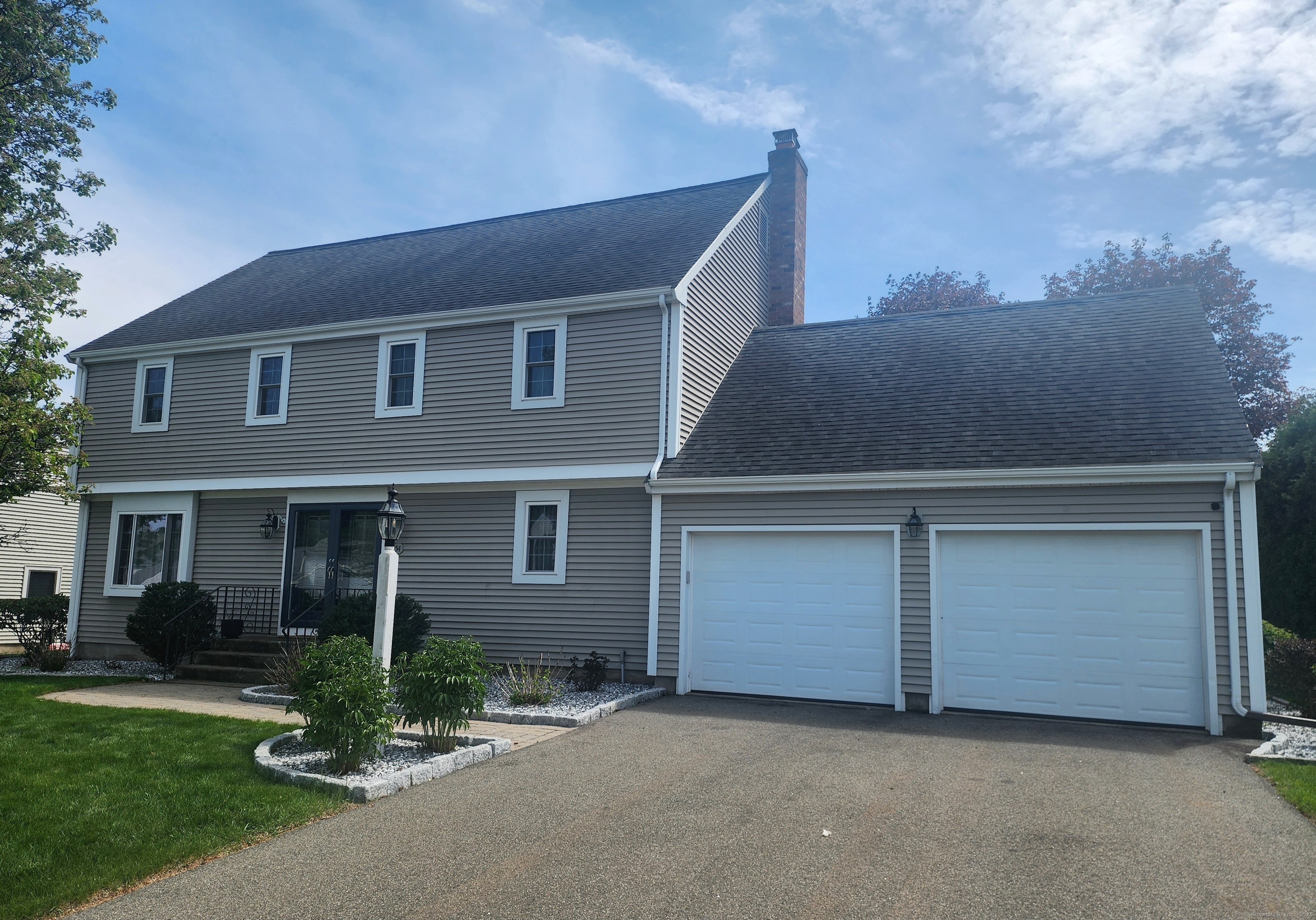 Property for Sale at Silo Drive, Wethersfield, Connecticut - Bedrooms: 4 
Bathrooms: 3 
Rooms: 8  - $595,000