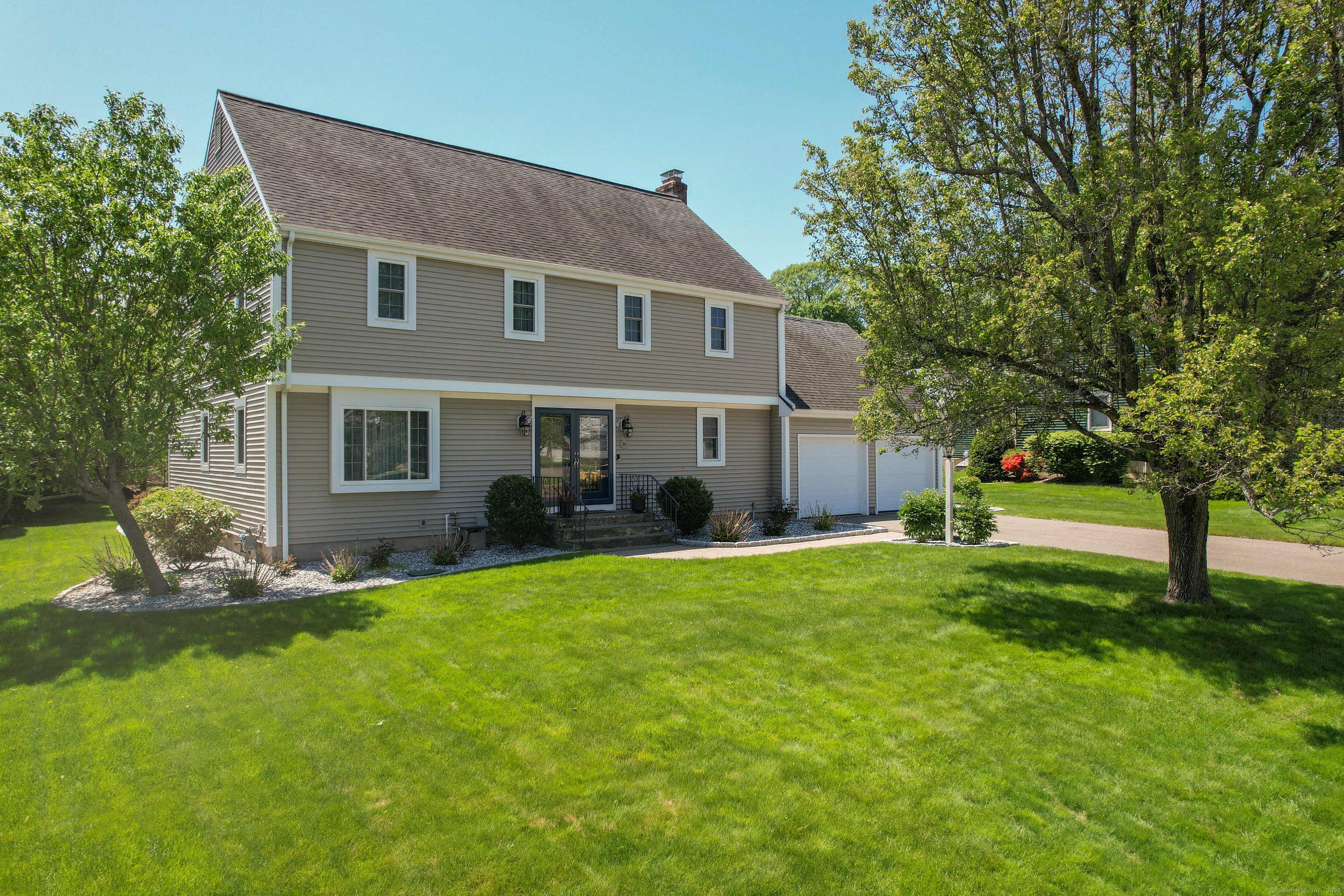 Property for Sale at Silo Drive, Wethersfield, Connecticut - Bedrooms: 4 
Bathrooms: 3 
Rooms: 8  - $595,000