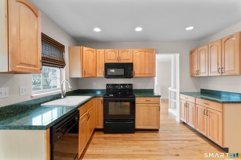 Tiny photo for 168 Colonial Road #apt 6, Stamford, CT 06906 (MLS # 24109603)