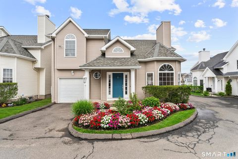 Photo of 168 Colonial Road #apt 6, Stamford, CT 06906 (MLS # 24109603)