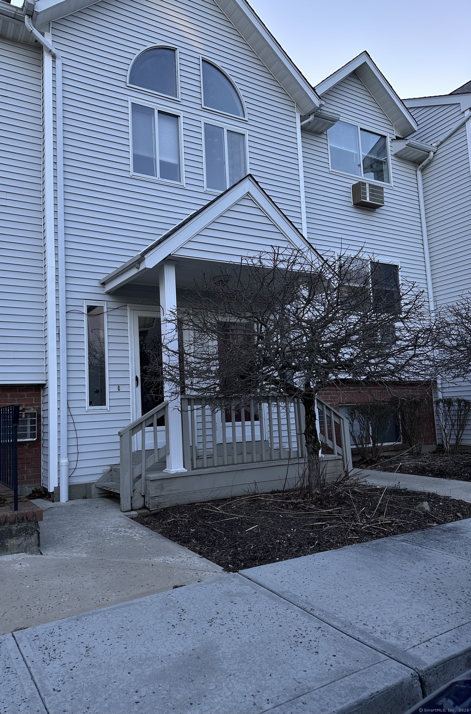 Oronoke Road 34B, Waterbury, Connecticut - 2 Bedrooms  
2 Bathrooms  
5 Rooms - 