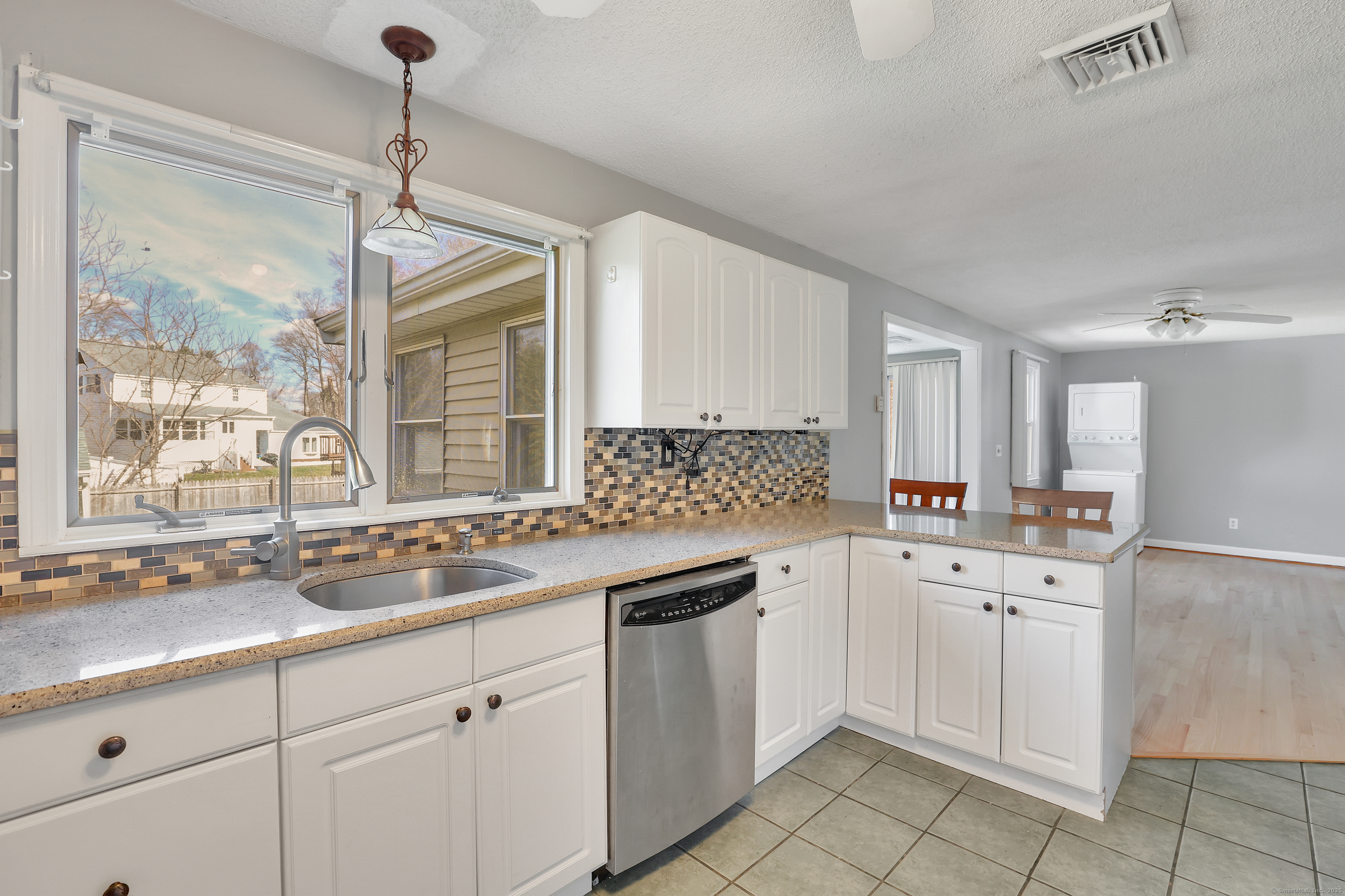 East Hartford, Connecticut 06118, United States, 3 Bedrooms Bedrooms, ,3 BathroomsBathrooms,Residential,Active,98377