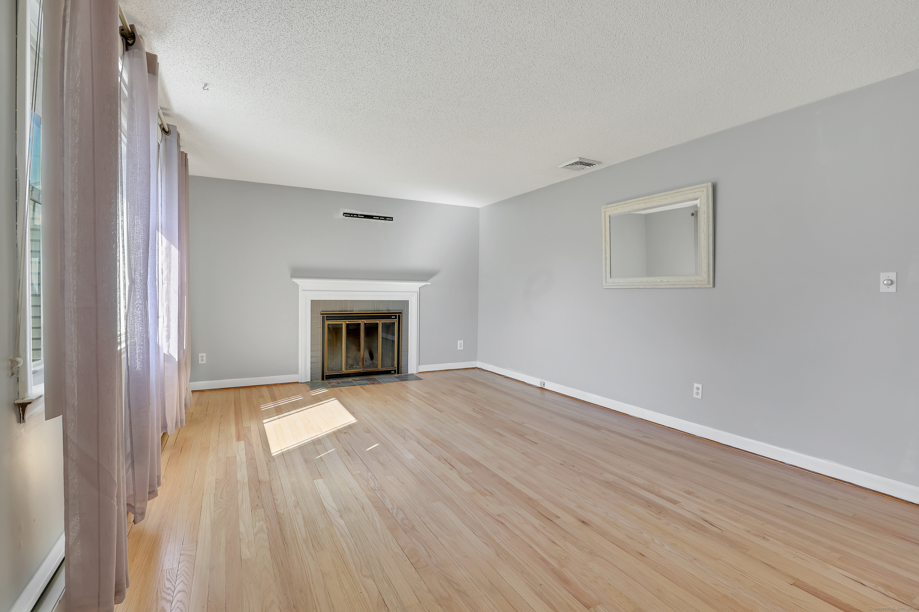 East Hartford, Connecticut 06118, United States, 3 Bedrooms Bedrooms, ,3 BathroomsBathrooms,Residential,Active,98377