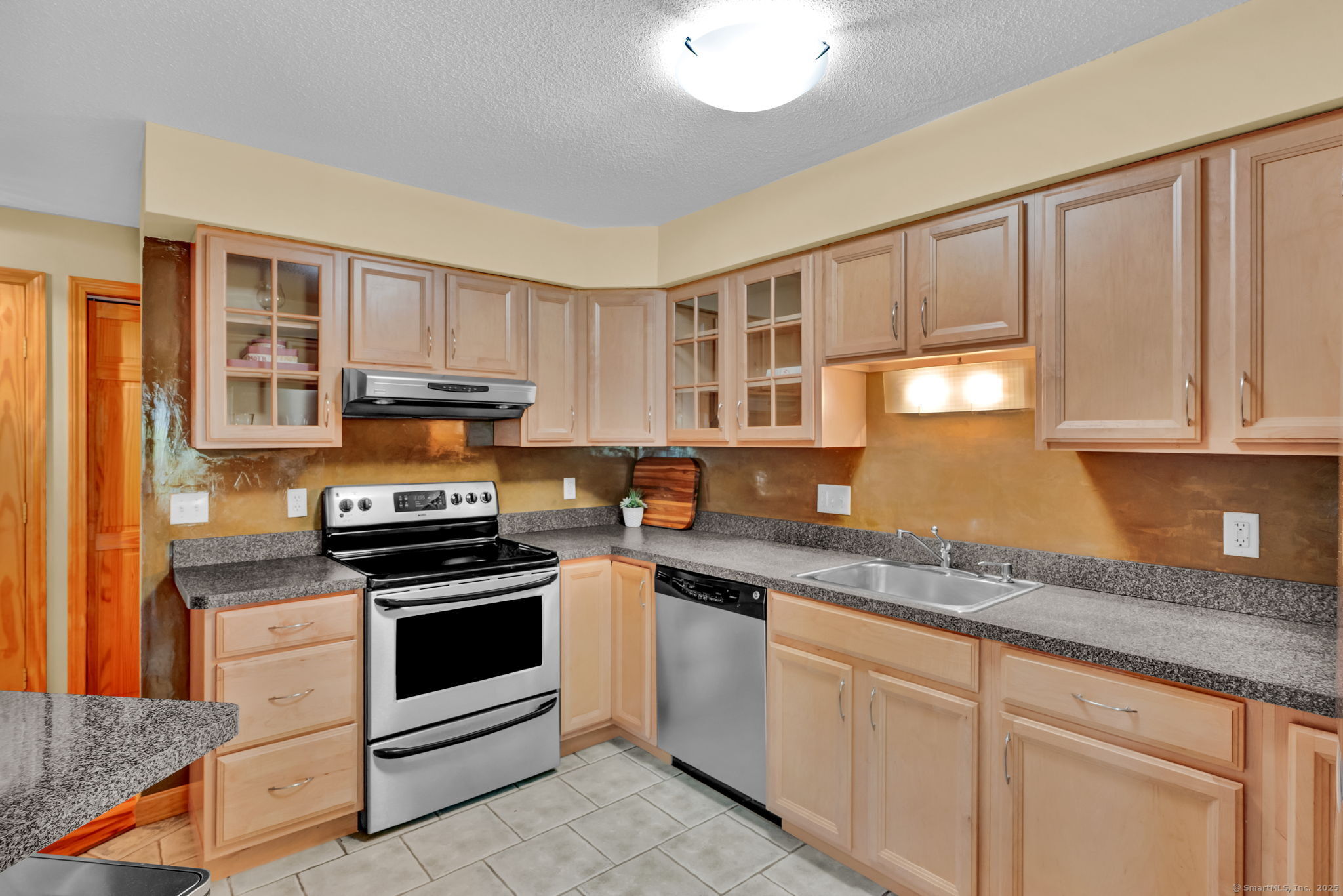 10 Thistle Way #APT A, East Windsor, Connecticut image 9