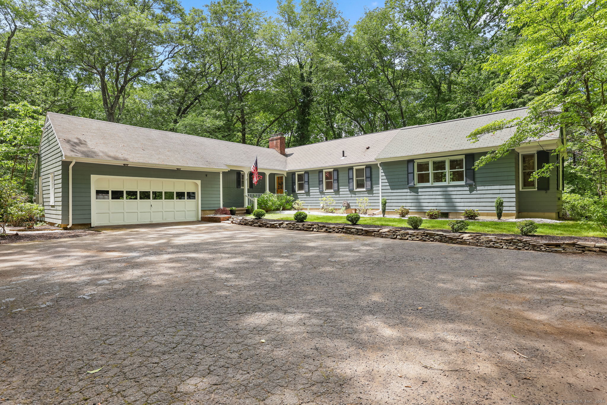 Photo 1 of 45 White Oak Lane, Woodbridge, Connecticut, $700,000, Web #: 24023168