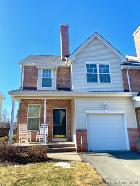 Scarlet Lane 31, Windsor, Connecticut - 2 Bedrooms  
3 Bathrooms  
4 Rooms - 