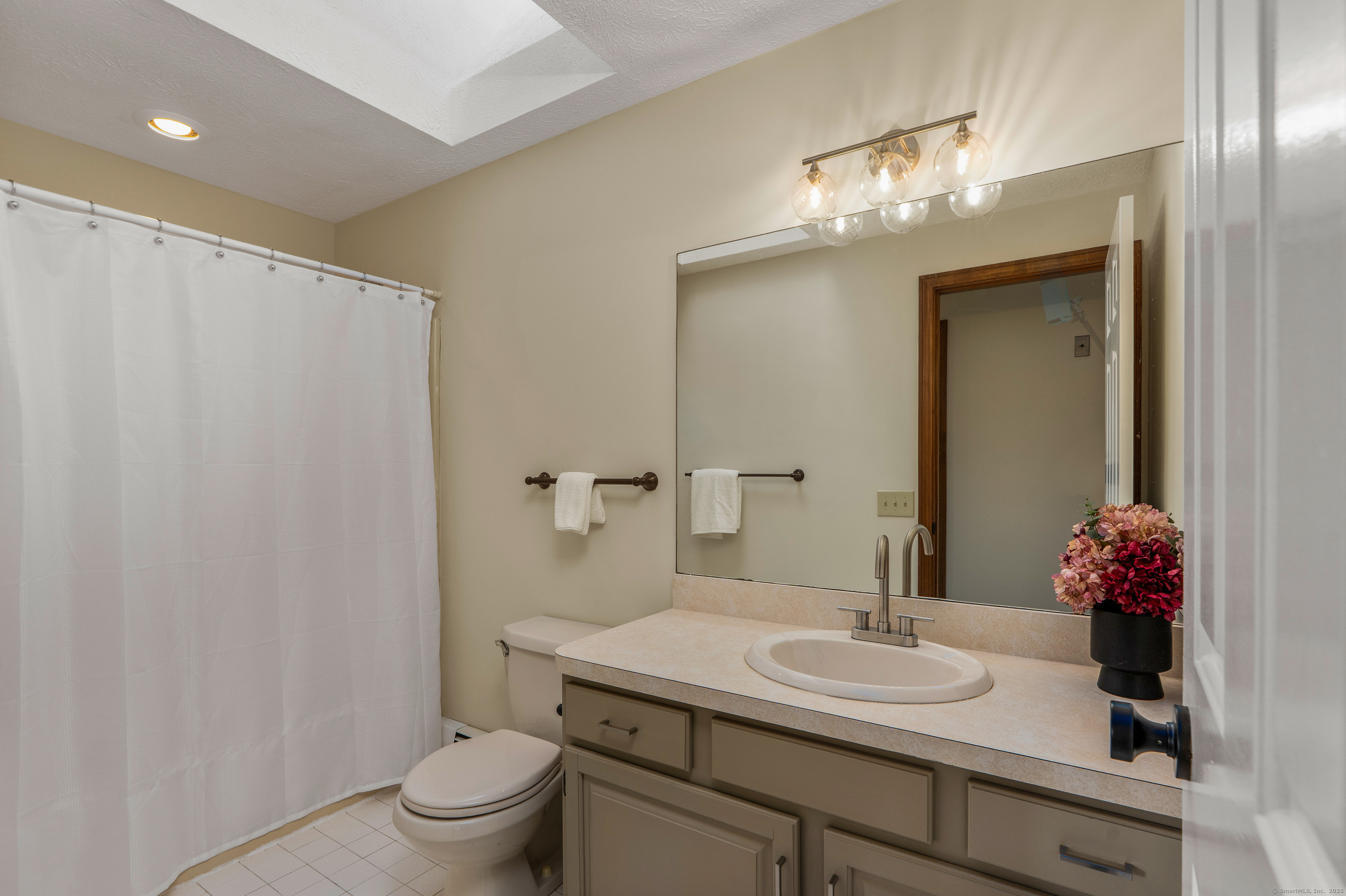 Ellington, Connecticut 06029, United States, 4 Bedrooms Bedrooms, ,3 BathroomsBathrooms,Residential,Coming Soon,175477