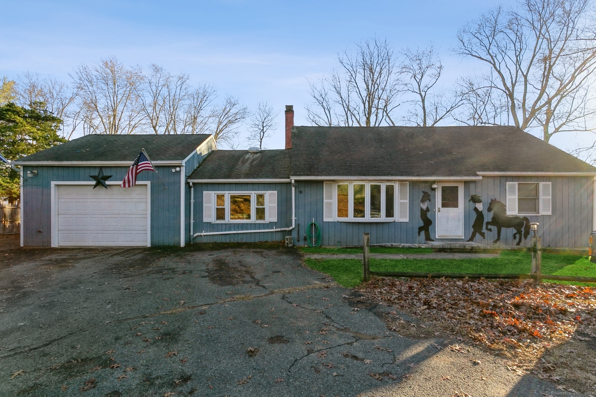 Property for Sale at Blue Bonnet Knolls, New Milford, Connecticut - Bedrooms: 2 
Bathrooms: 1 
Rooms: 6  - $390,000