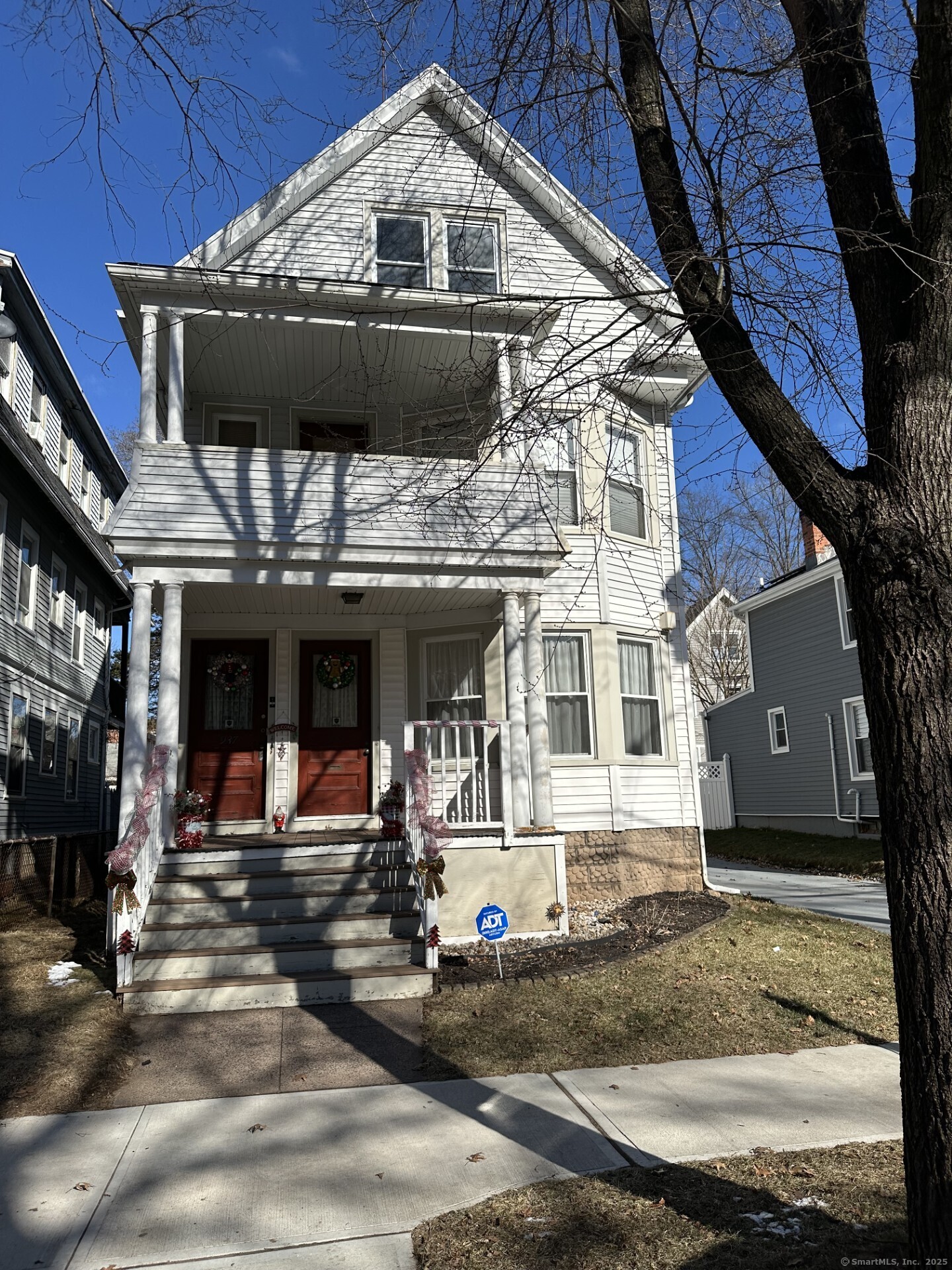 Rental Property at Elm Street, New Haven, Connecticut - Bedrooms: 2 
Bathrooms: 1 
Rooms: 5  - $2,050 MO.