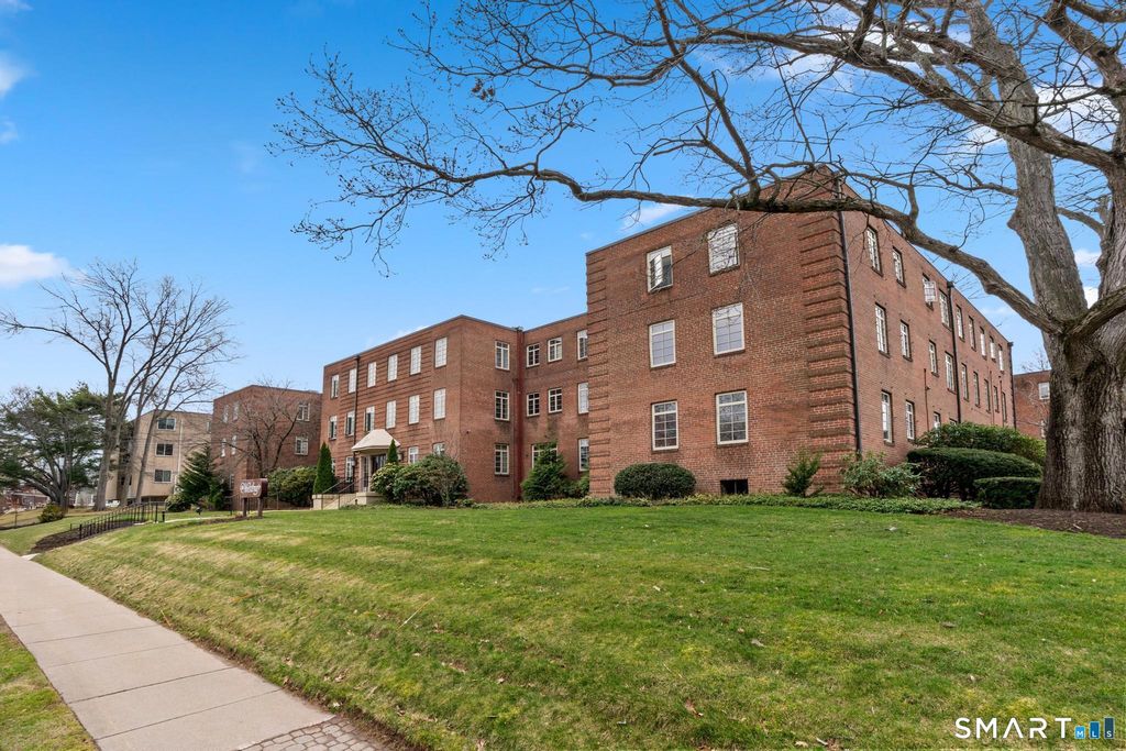 Photo of 869 Farmington Avenue #205, West Hartford, CT 06119 (MLS # 24164149)