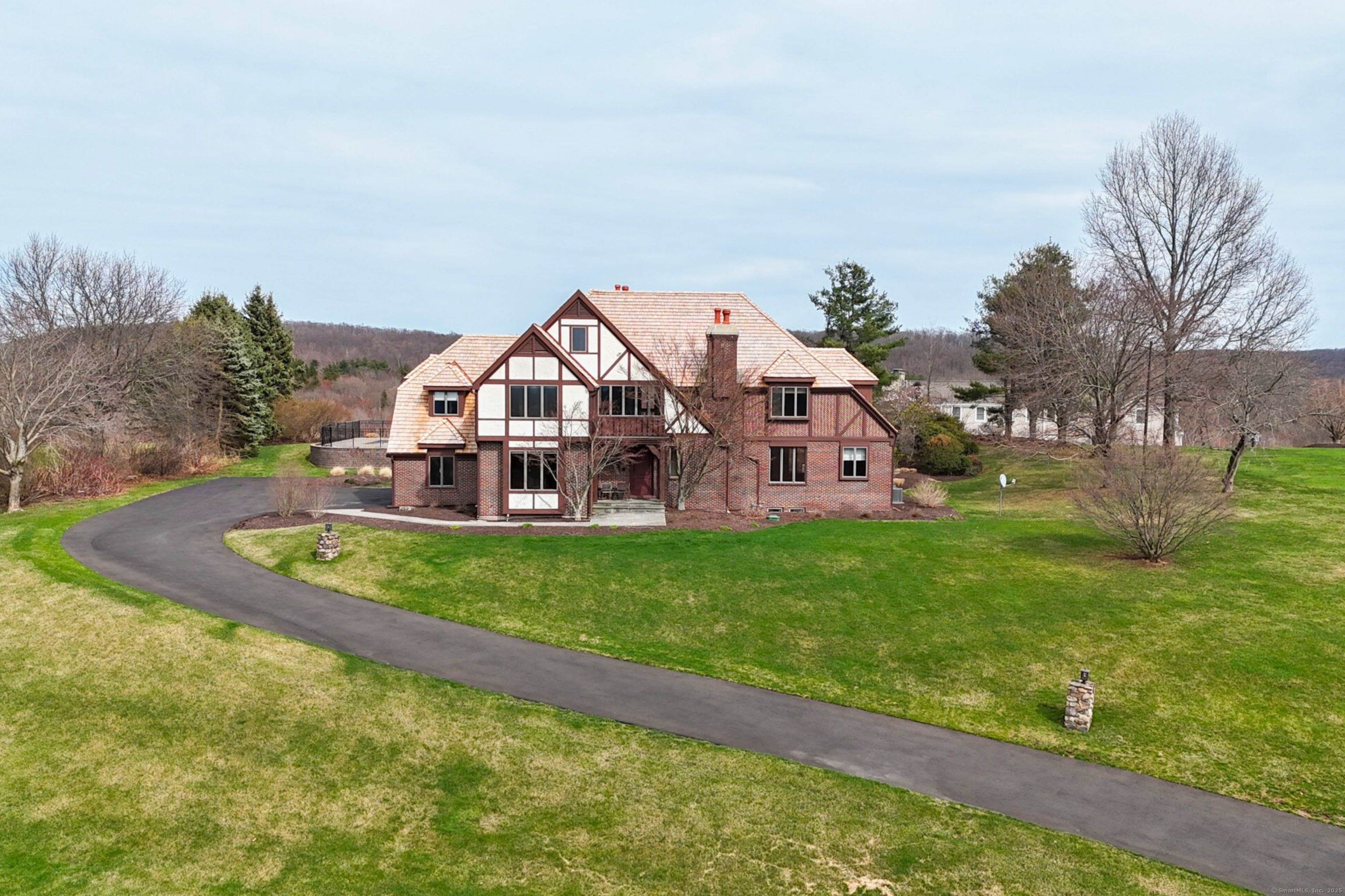 Property for Sale at Turnberry Road, Wallingford, Connecticut - Bedrooms: 5 
Bathrooms: 4 
Rooms: 13  - $1,495,000