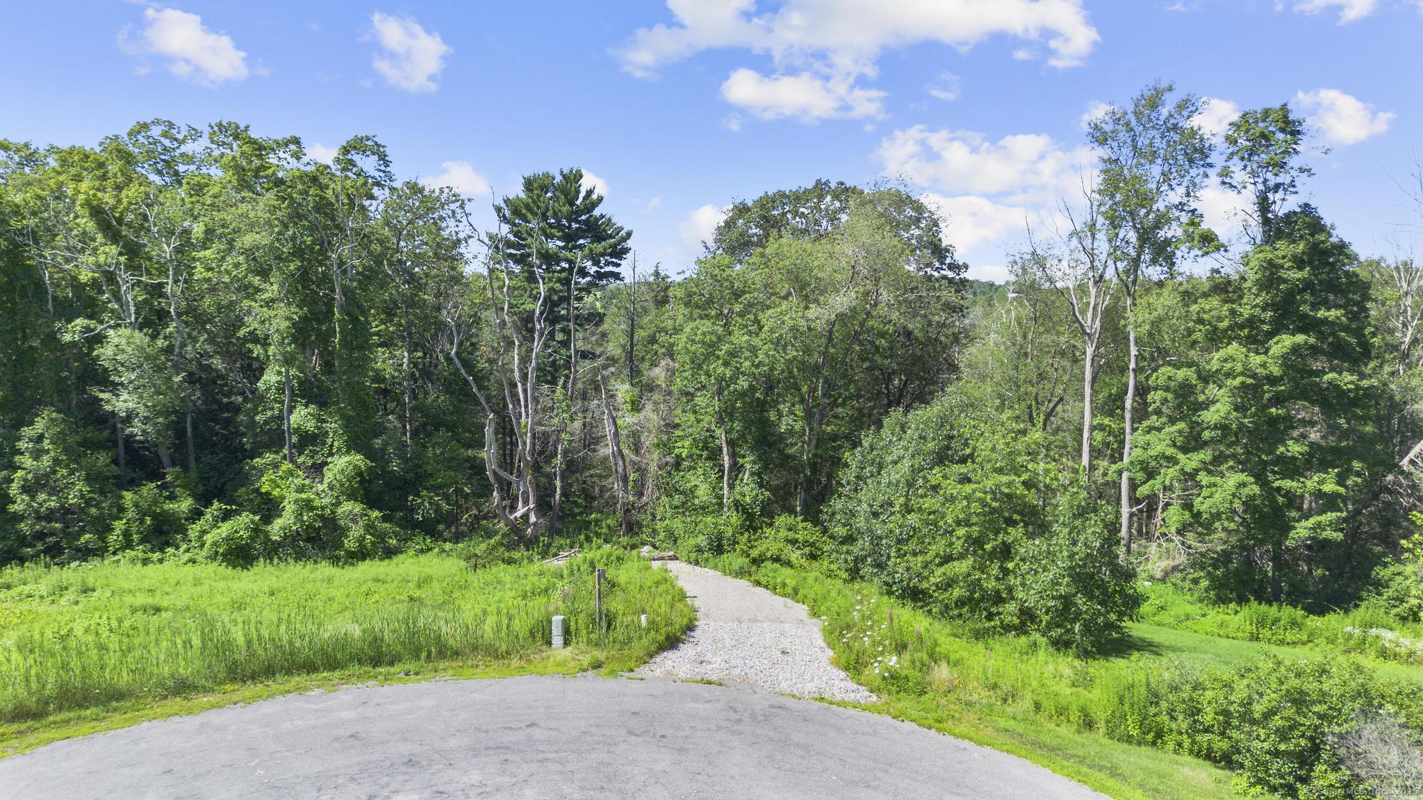 Meadowcrest Drive North