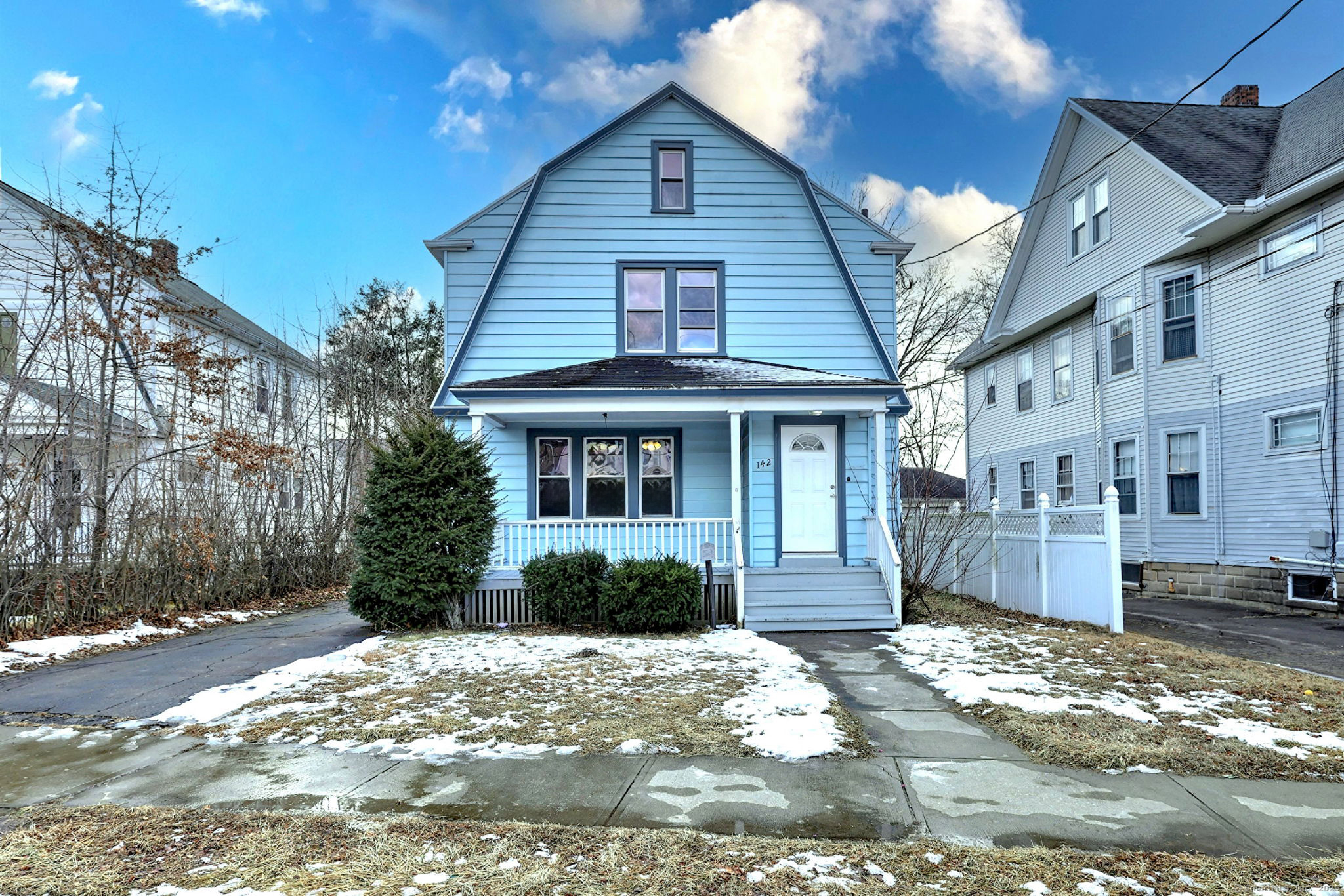 Property for Sale at Helen Street, Hamden, Connecticut - Bedrooms: 3 
Bathrooms: 2 
Rooms: 6  - $319,900