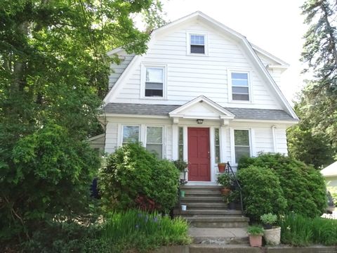 46 Chestnut Street Branford CT 06405