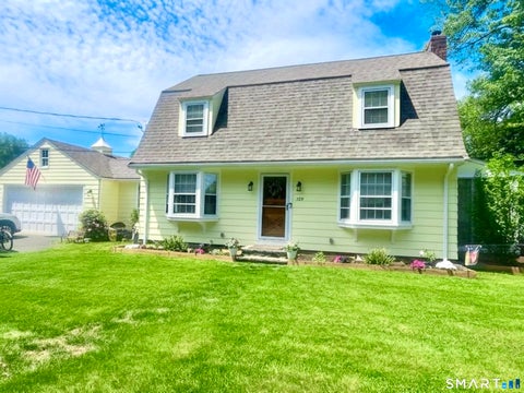 Homes For Sale - 729 Lovely Street<br/> Hartford County, Avon, CT 06001